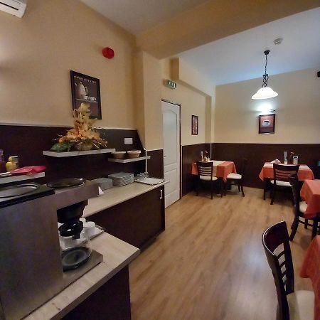 Kata Panzio Otel Oroszlány Dış mekan fotoğraf