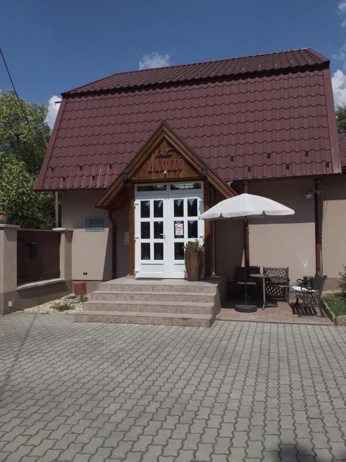 Kata Panzio Otel Oroszlány Dış mekan fotoğraf