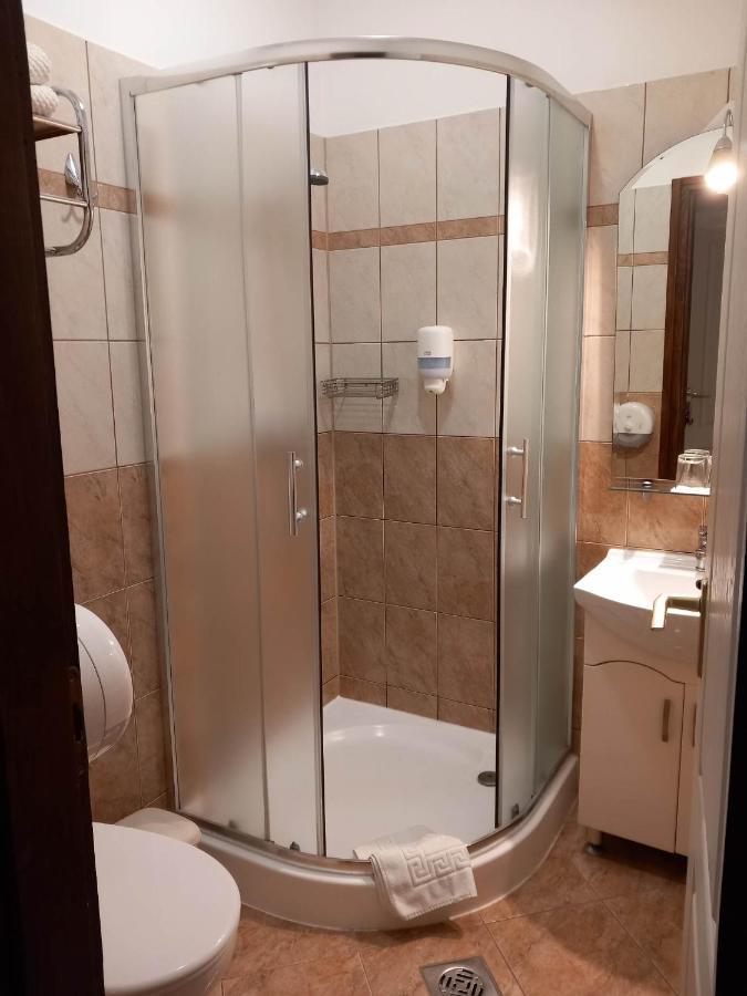 Kata Panzio Otel Oroszlány Dış mekan fotoğraf