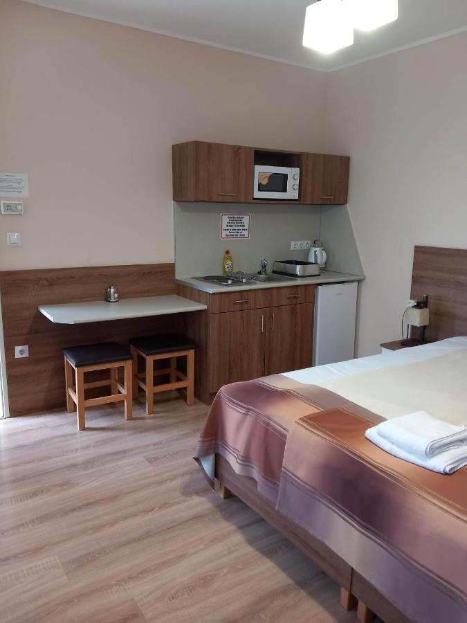 Kata Panzio Otel Oroszlány Dış mekan fotoğraf