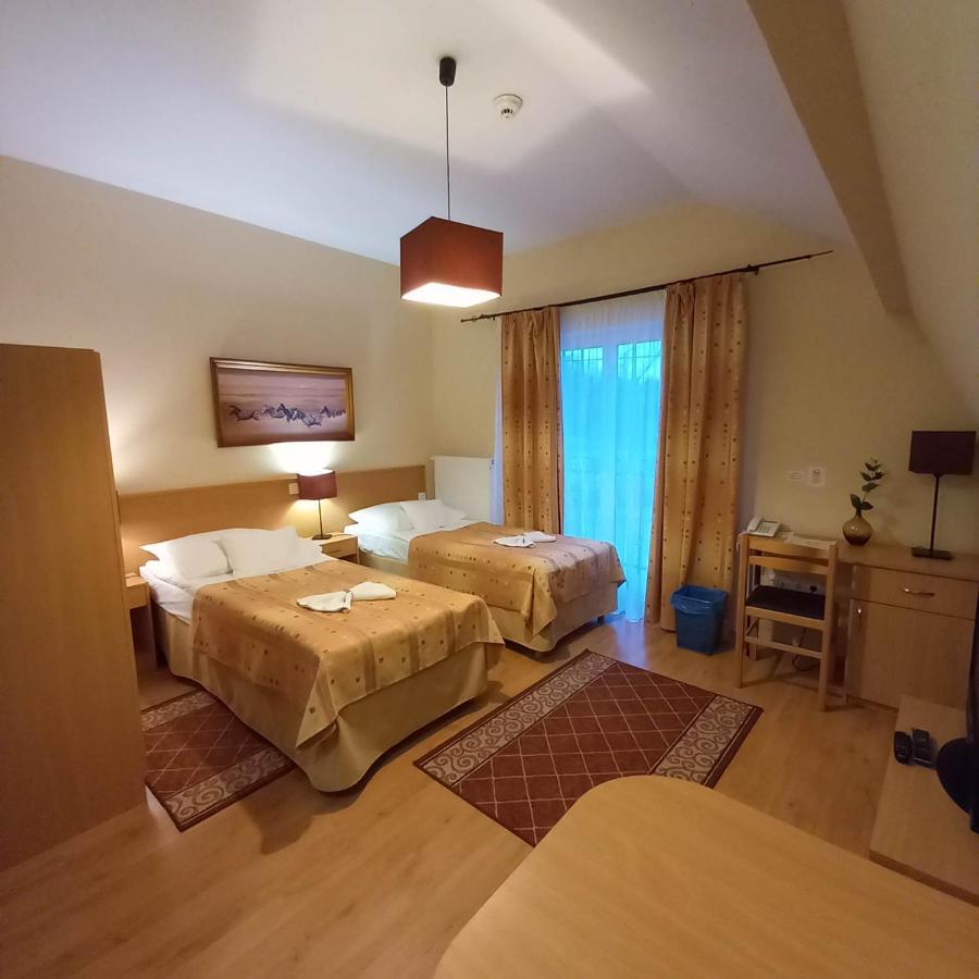 Kata Panzio Otel Oroszlány Dış mekan fotoğraf